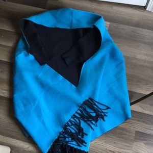 Pashmina with short sleeves